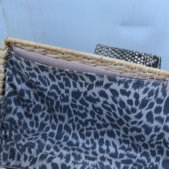 🔻GUESS🔻STRAW CLUTCH - Picture 6 of 9